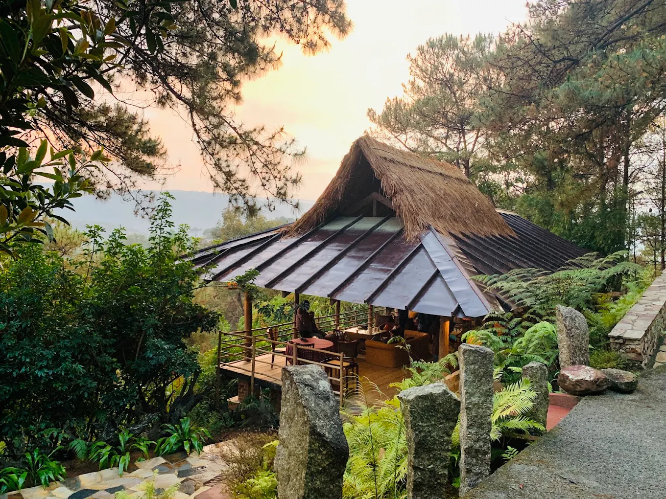 Ri Kynjai Lake Resort