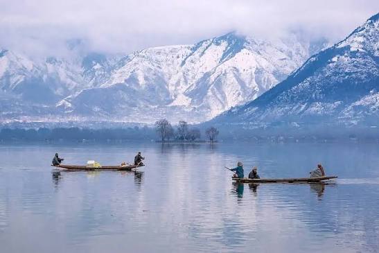 Kashmir Dal Lake Shikara and Mountains